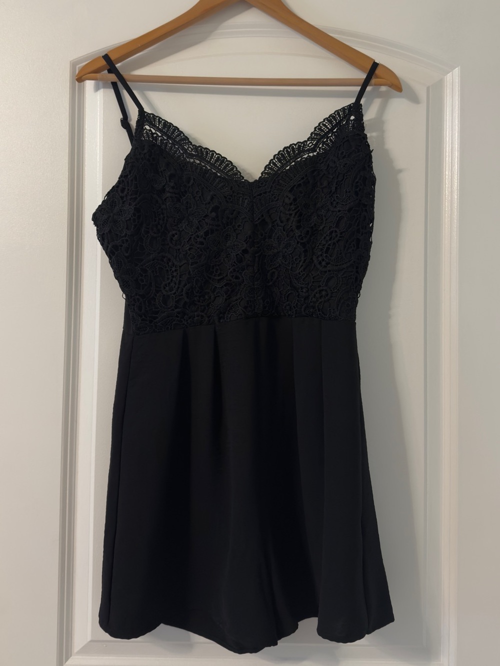 2Bella Black Lace-Trim Chemise